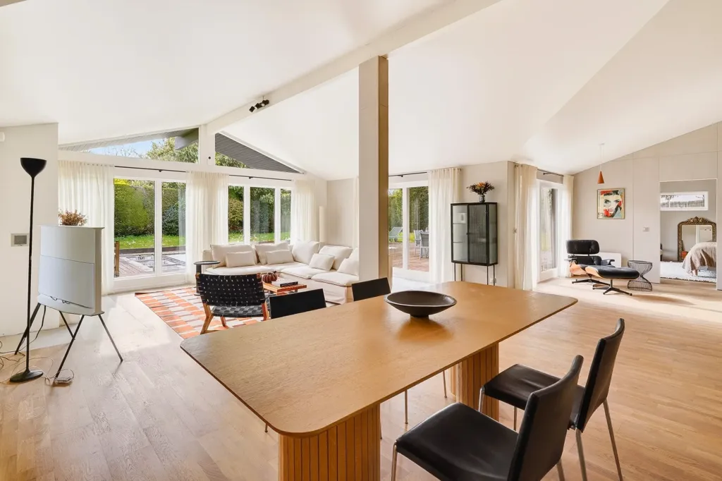 Söögituba - Unique 7-Piece House with Pool in Vaucresson