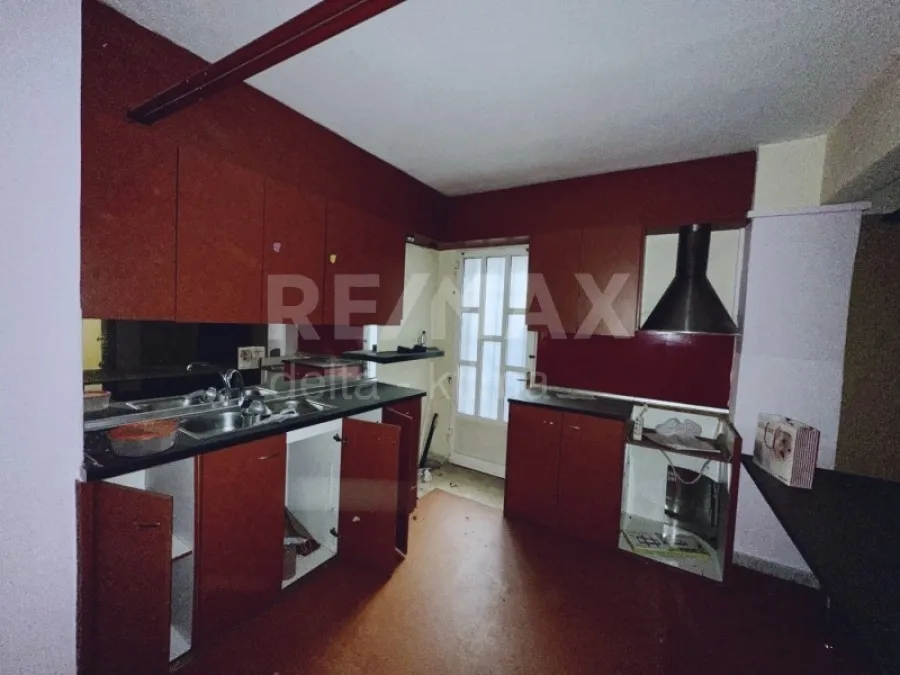 Cuisine - Semi-Basement Flat with Garden in Larissa