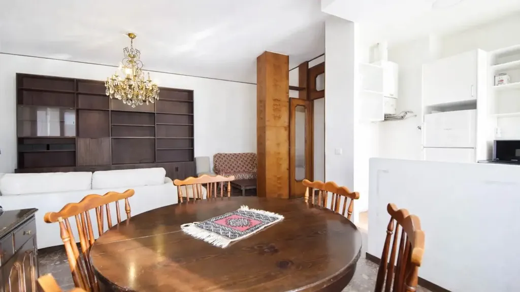 Salle à manger - Spacious Apartment with Balcony in Piacenza