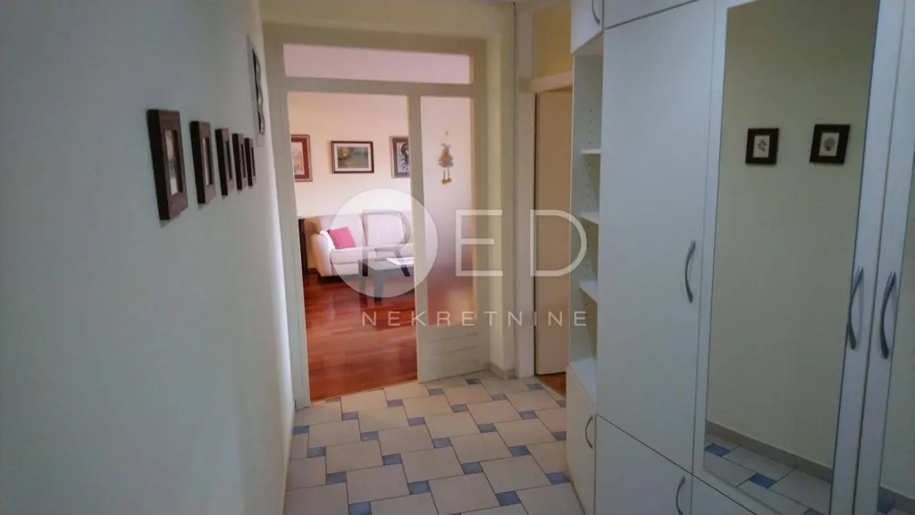 Esik - Spacious Flat with Loggias in Osijek Centre