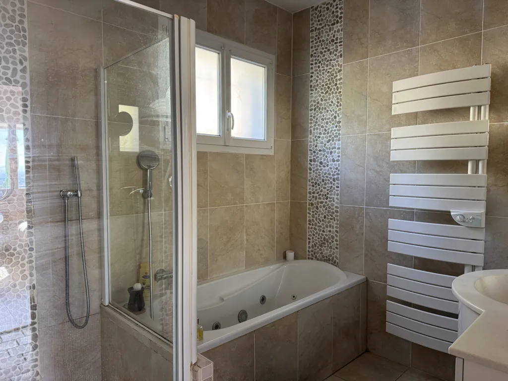Bagni - Traditional Villa with Alpilles View in Les Angles
