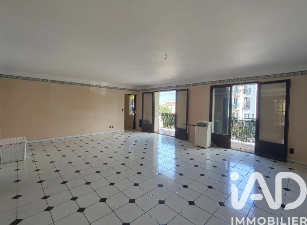 Séjour - Appartement 4 Pièces avec Balcon et Garage à Perpignan
