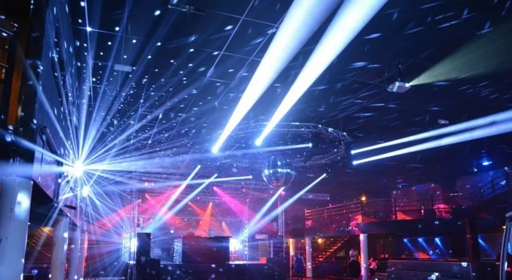 Pièces - Discothèque d'Envergure près de Rennes