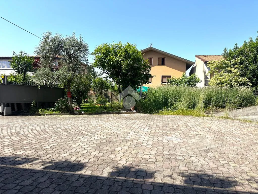 Välivaade - Central Bifamiliare with Private Garden in Adro