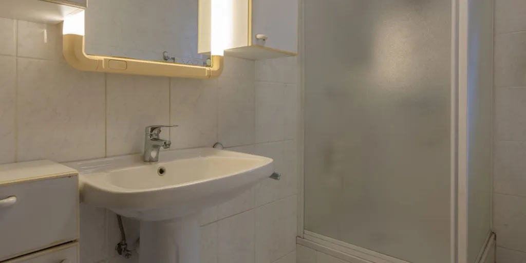 Salles de bain - Maison à Renover avec Jardin à Maasmechelen
