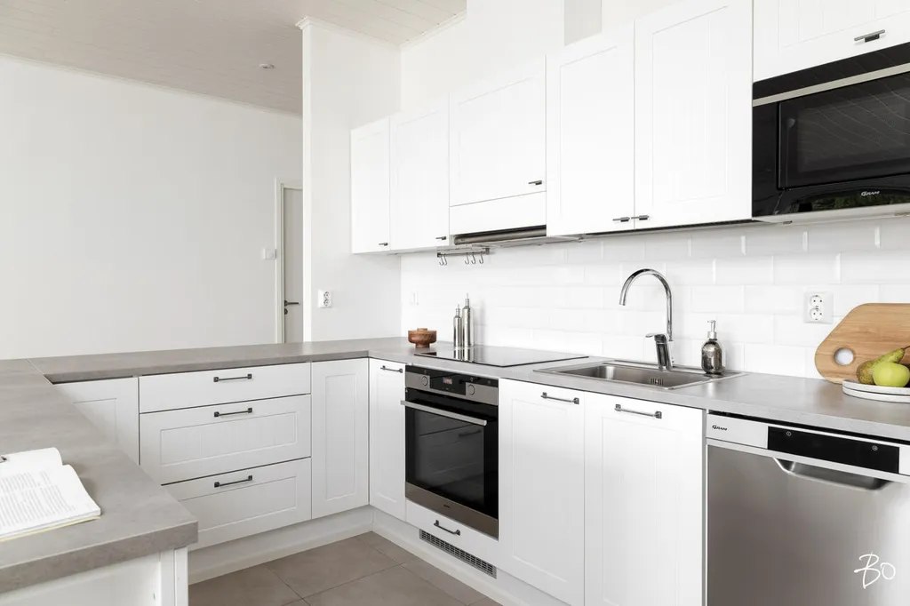 Cuisine - Modern End-Unit Apartment with Balcony in Kantola