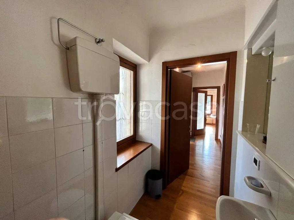 Bagni - Converted Office Apartment in Gradisca d'Isonzo