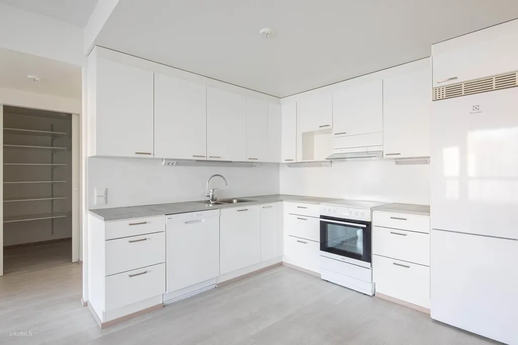 Köök - Spacious Flat with Balcony in Simonkylä