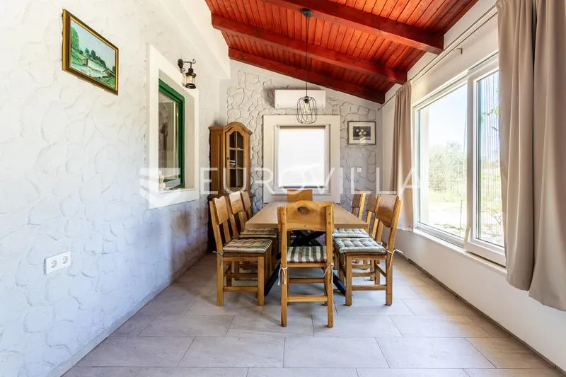 Dining Room - House with Pool and Gallery in Gaćelezi
