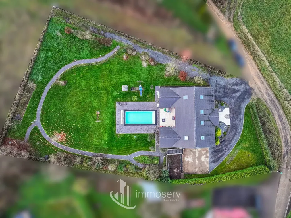 Vue aérienne - Villa avec Vue Panoramique et Piscine à Escherange