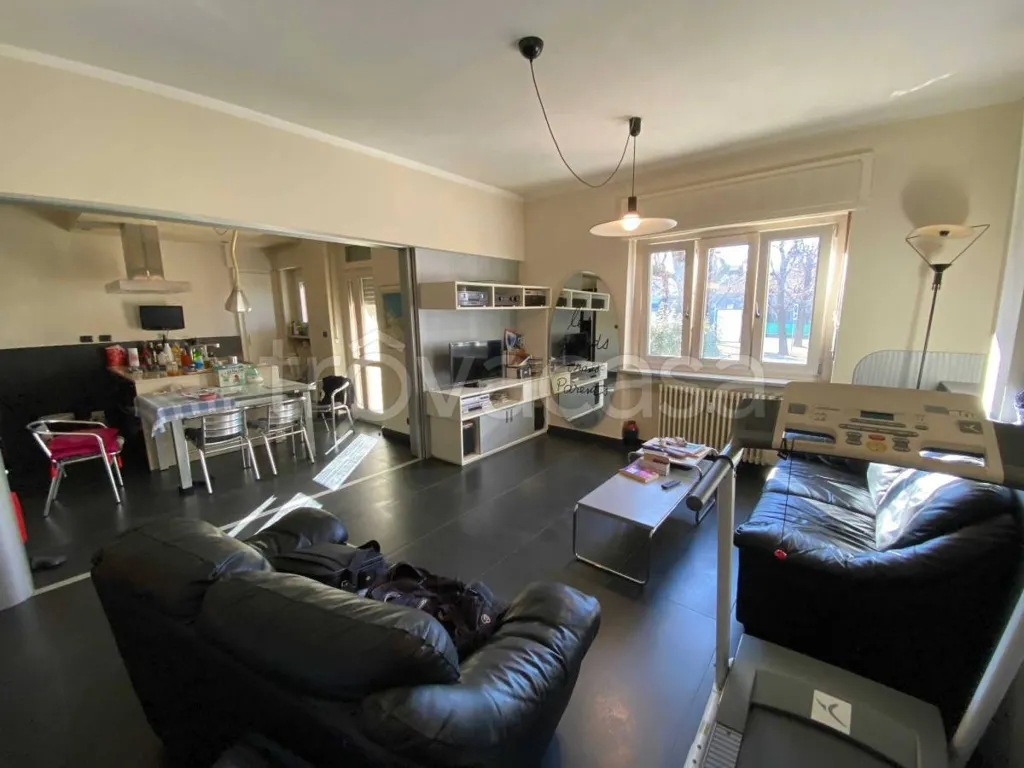 Séjour - Rear-Facing Apartment with Balcony in Saluzzo