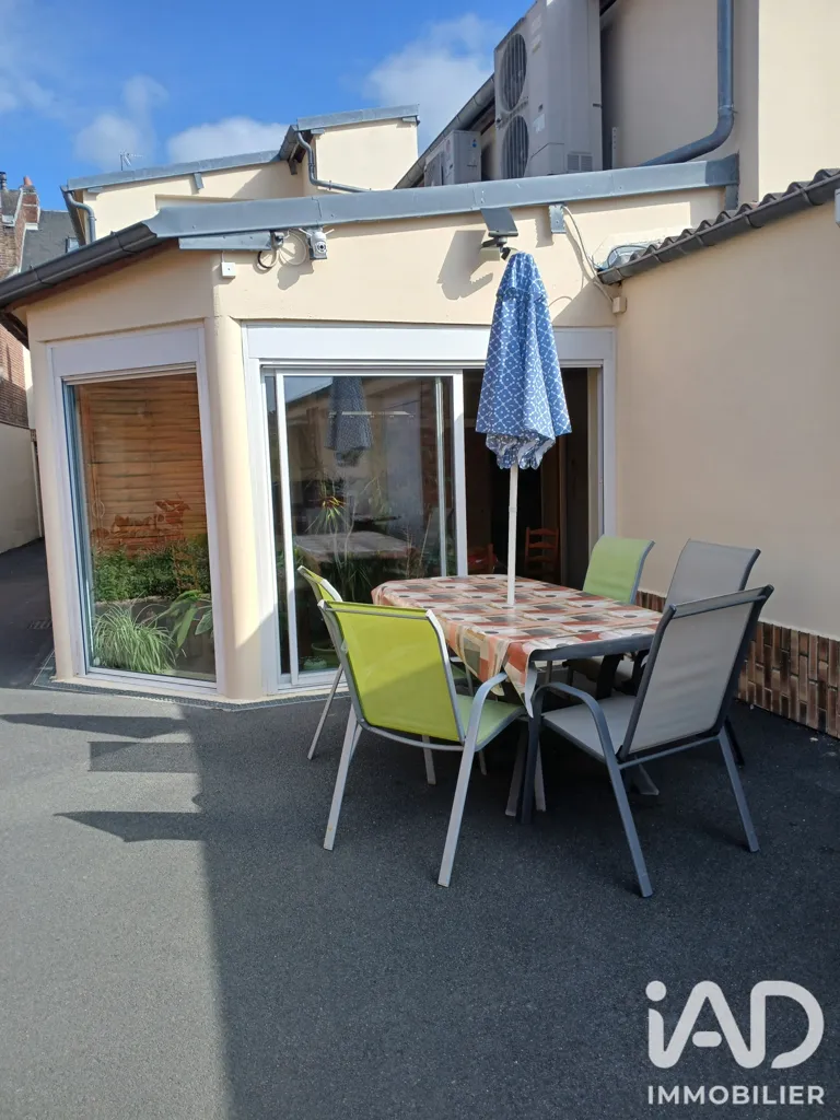 Terrasse - Maison avec Piscine et Garage à Tergnier