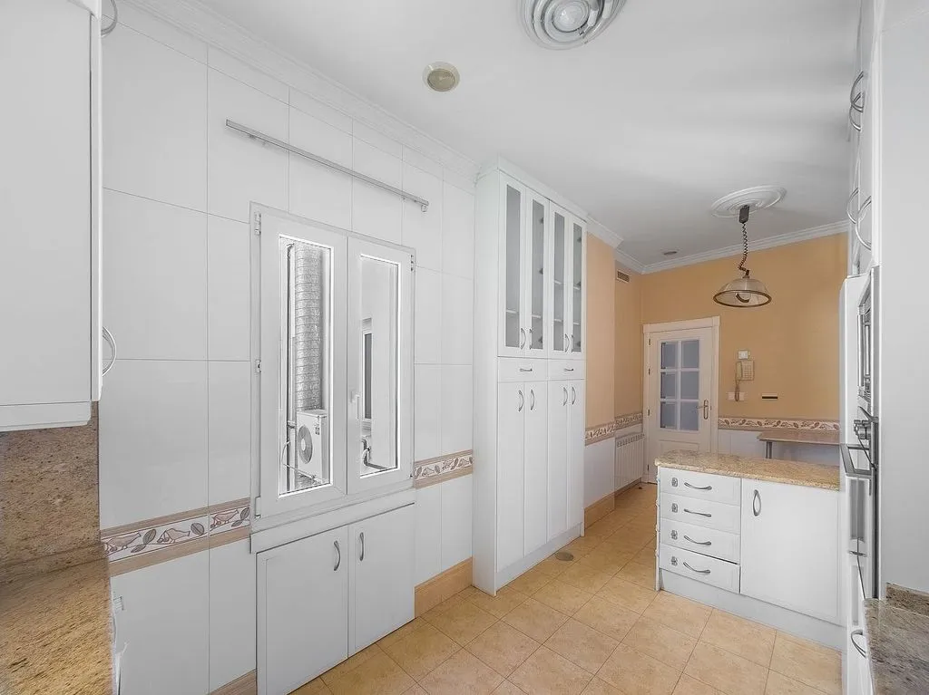 Cuisine - Apartment with Air Conditioning in Retiro, Madrid