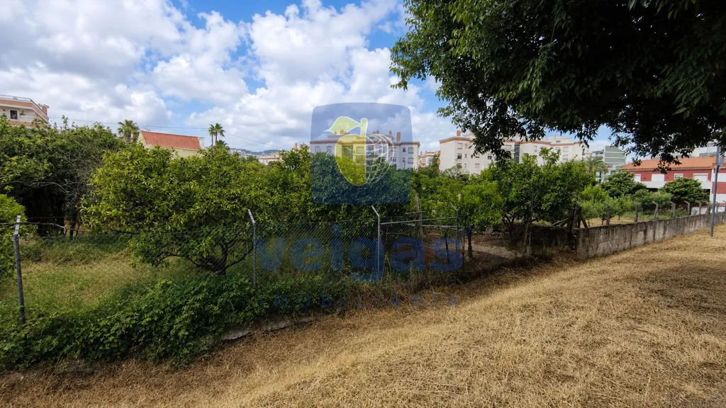 Giardino - Urban Land with Development Potential in Alverca
