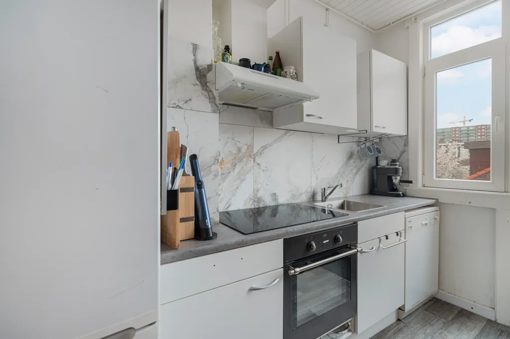 Cucina - Charming Upper Flat with Balcony in The Hague