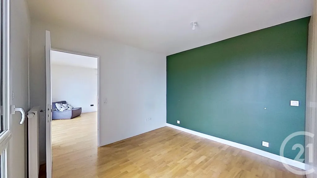 Pièces - Appartement avec Balcon au Dernier Étage à Nogent-sur-Marne