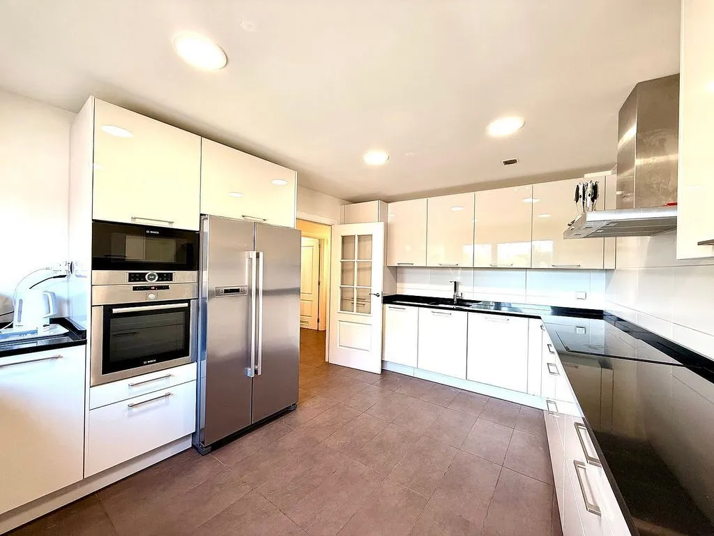 Kitchen - Terraced Semi-Detached House in Aranguren
