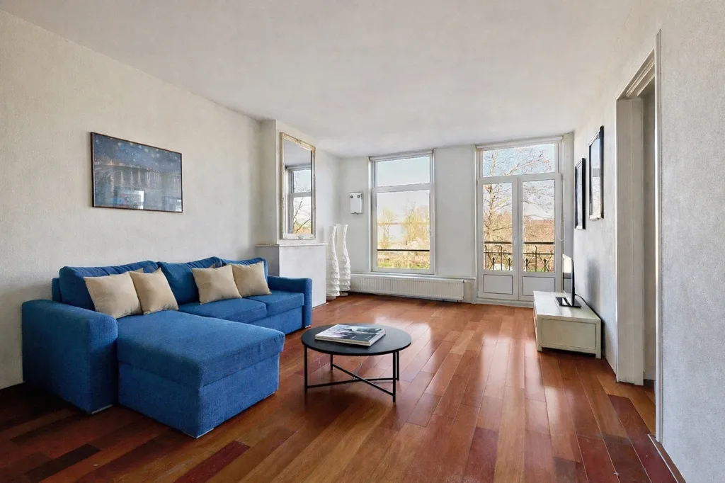 Soggiorno - Apartment with South-Facing Balcony in Amsterdam
