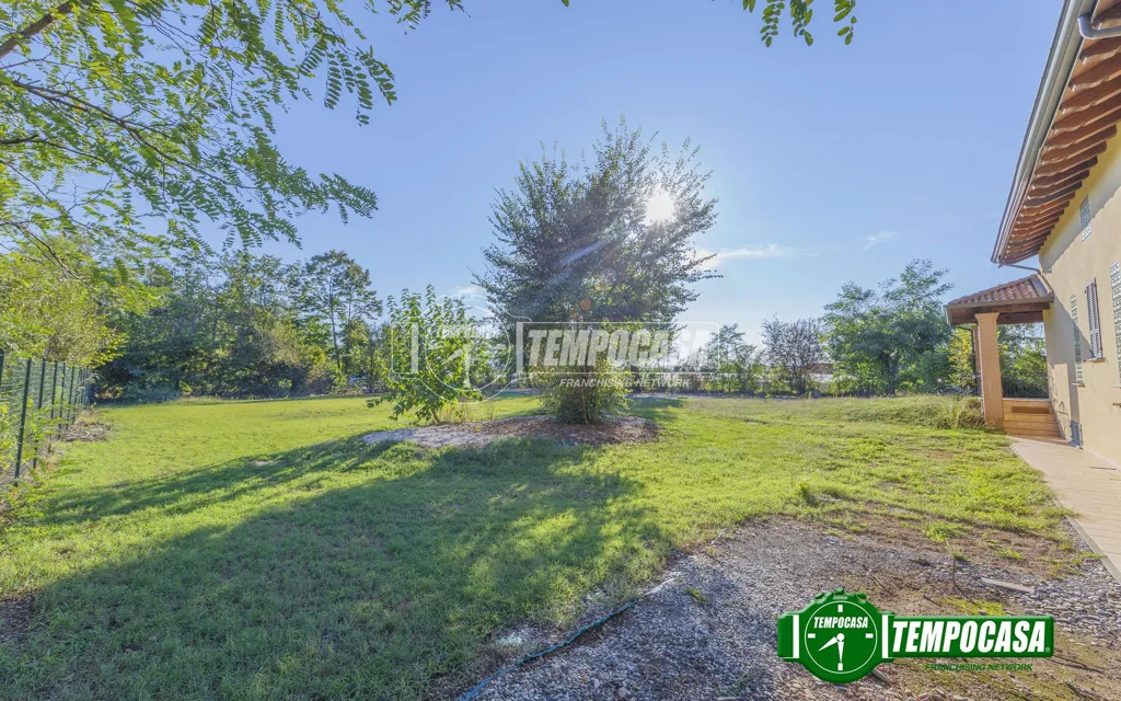 Jardin - Modern Villa with Garden in Piacenza
