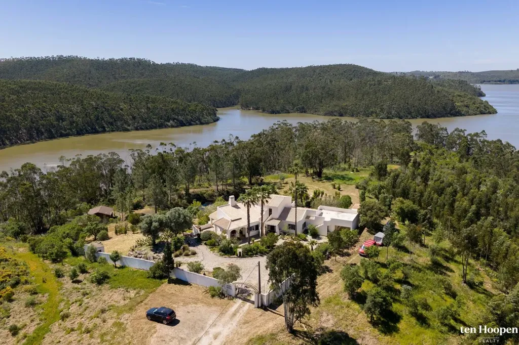 Õhuvaade - Lakeside Villa with Privacy on Barragem da Bravura