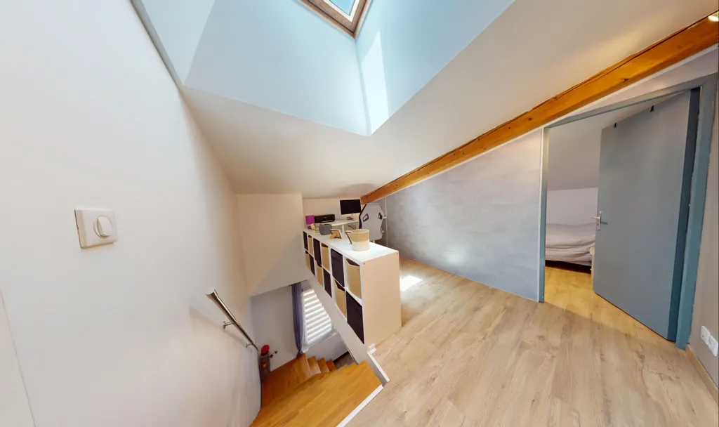 Esik - Spacious Townhouse with Garage in City Centre