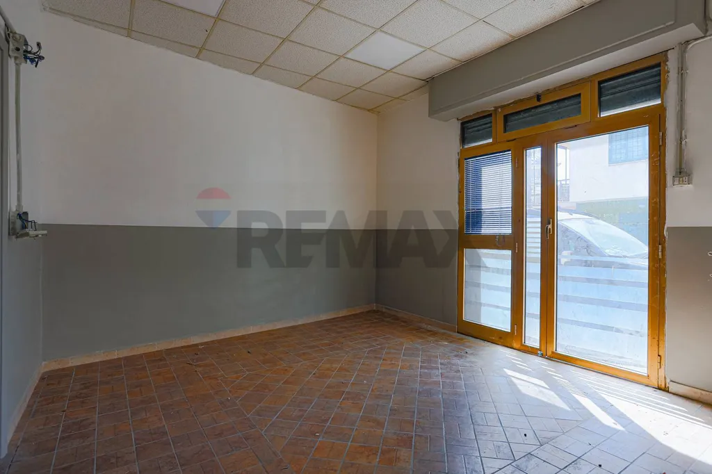Pièces - Commercial Unit with Street Frontage in Rome
