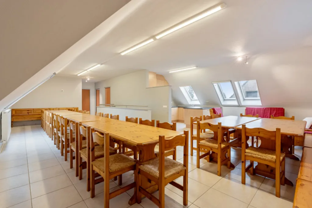 Sala da pranzo - Architectural U-Form Villa with Garden in Geel