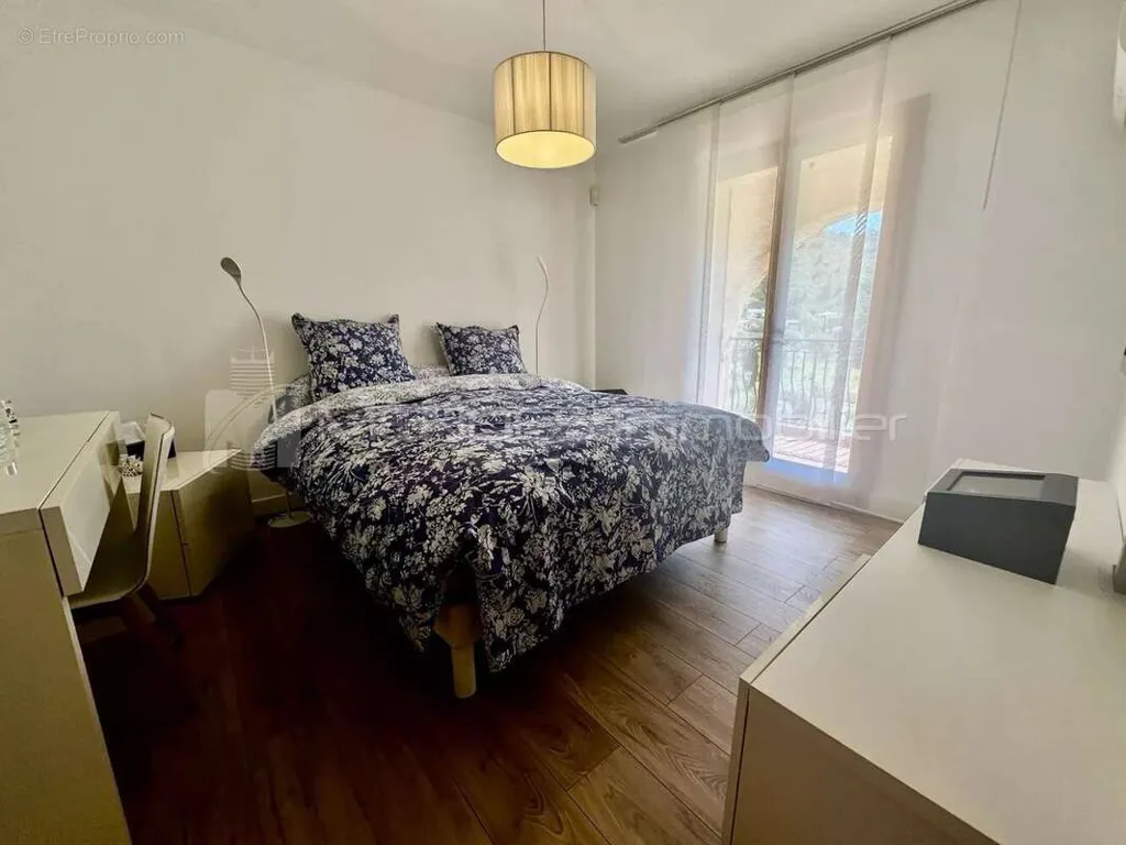 Magamistoad - 4-Bed Apartment with Loggia in Èze