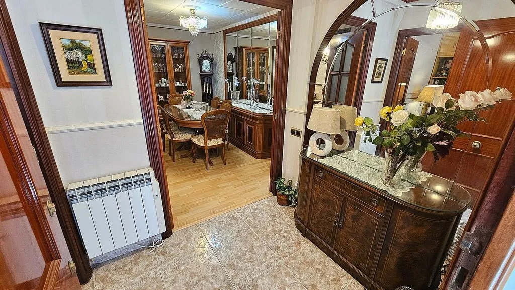 Esik - Flat with South-West View in Nou Eixample Sud