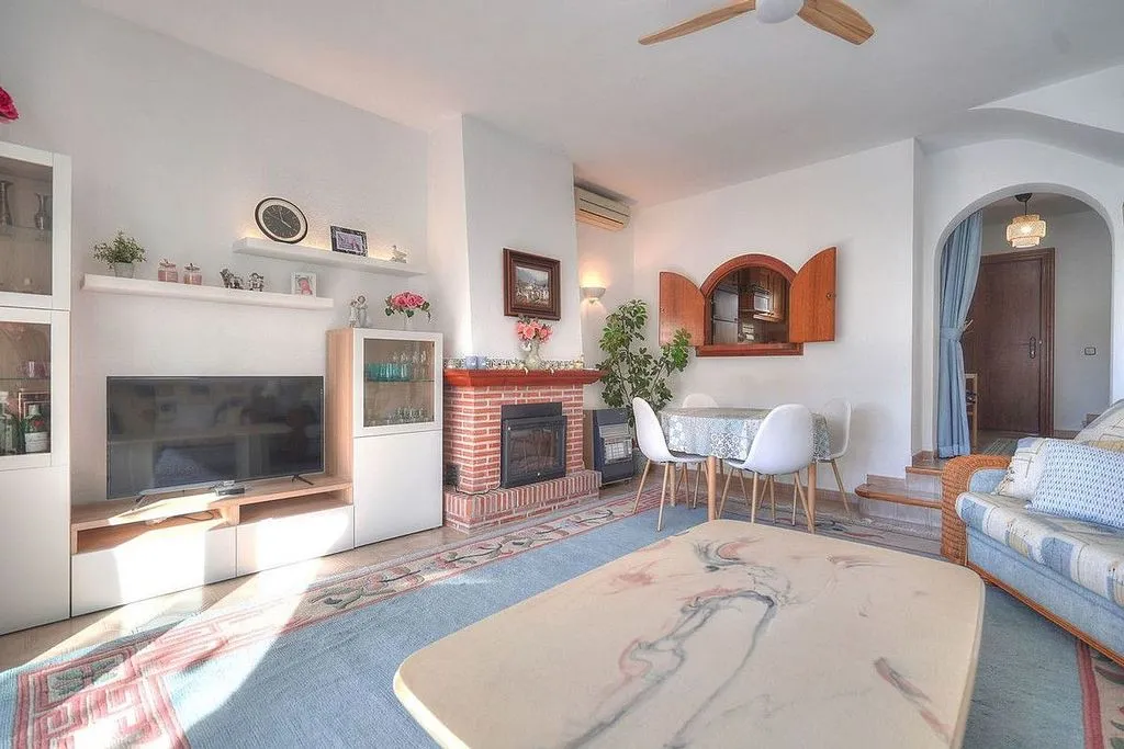 Elutuba - Corner Semi-Detached House with Pool in Mijas Golf