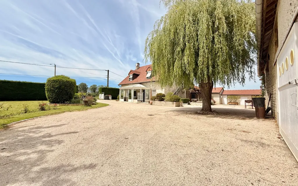 Välivaade - Stone House with Pool and Barn in Countryside