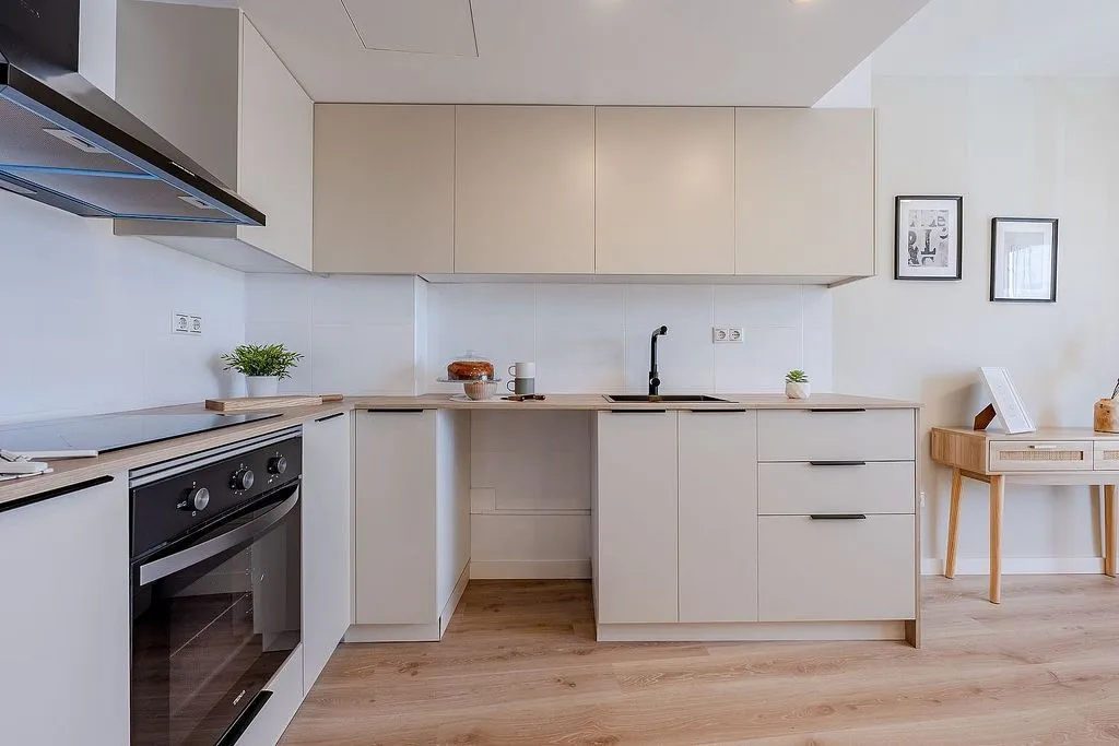 Cuisine - Bright Apartment with Sea View in Mataró Centre