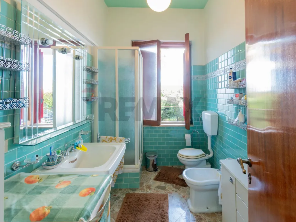 Salles de bain - Villa Portion with 360° Views in Villagrazia