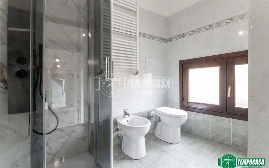 Bagni - Rustic-Style Flat with Balcony in Cerro Maggiore