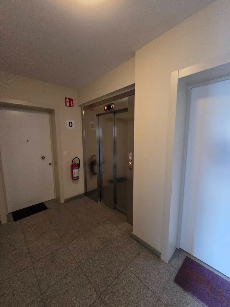 Esik - Apartment with Terrace in Central Machelen