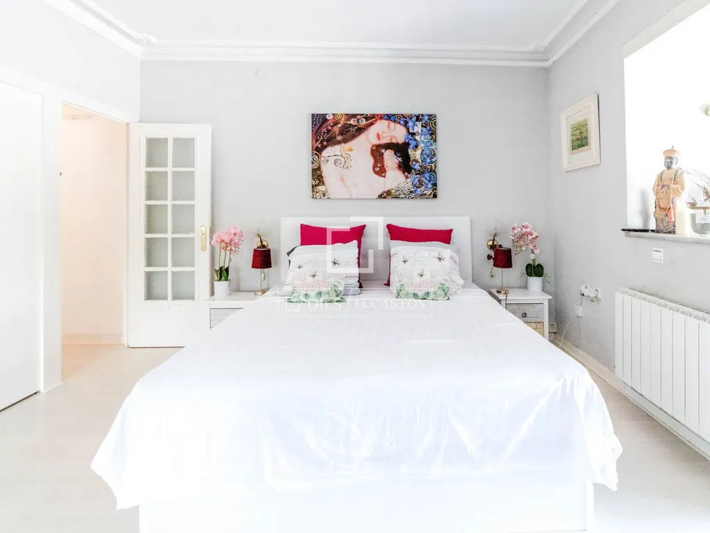 Magamistoad - Six-Bedroom House with Pool in Levantina