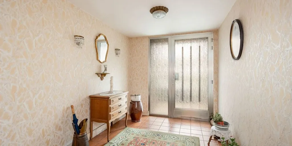 Esik - Renovatable Maisonette in Temse with Garden