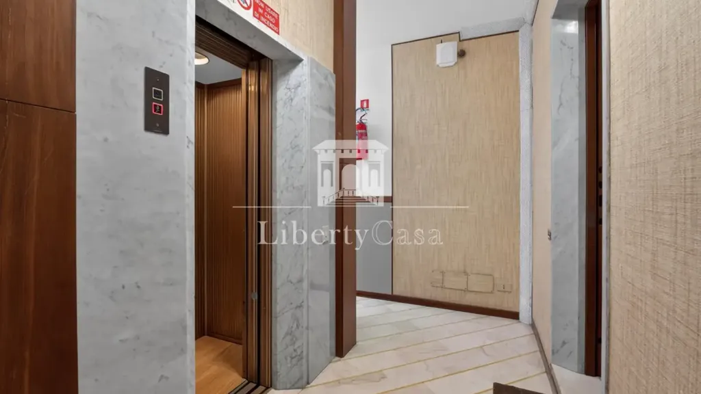 Hallway - Rustic Lake View Apartment in Salò