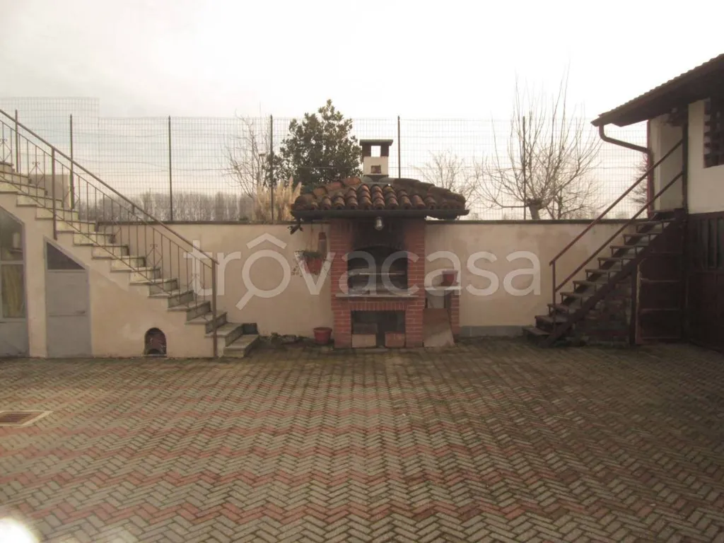Terrass - Rustic Villa with Private Garden in Villafranca Piemonte