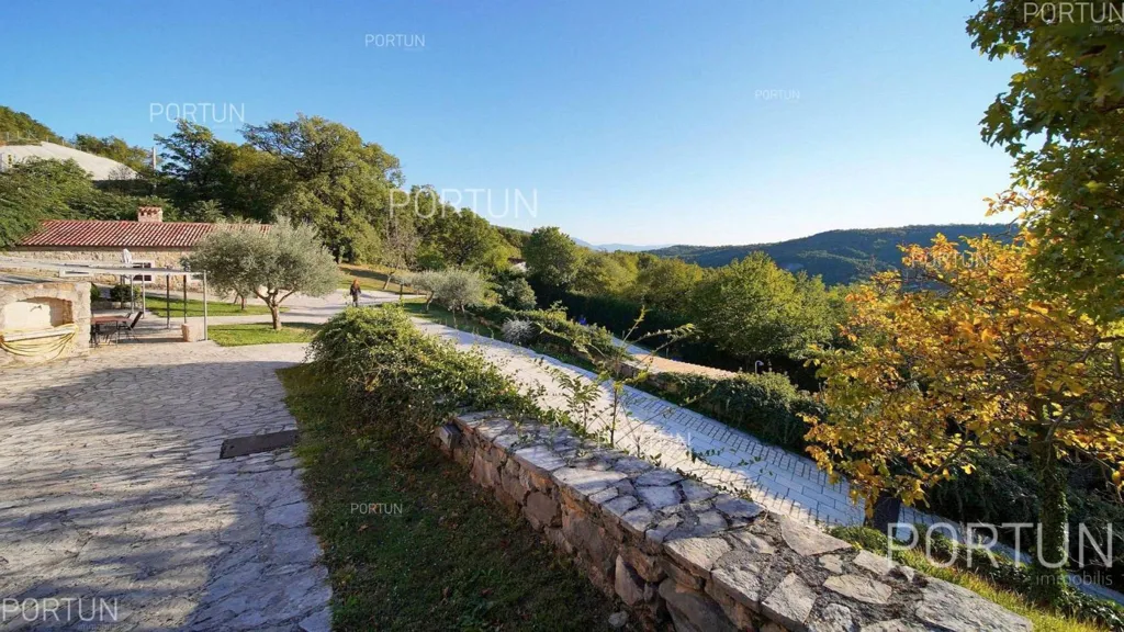 Jardin - Renovated Estate with Panoramic Views in Lupoglav