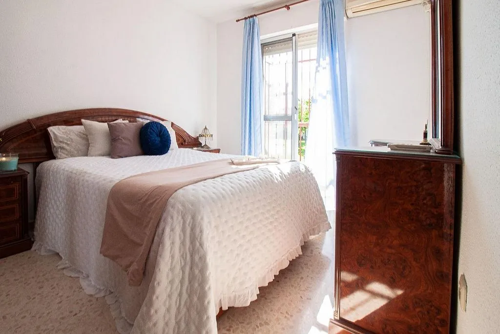 Bedrooms - Chalet with Air Conditioning in La Rinconada