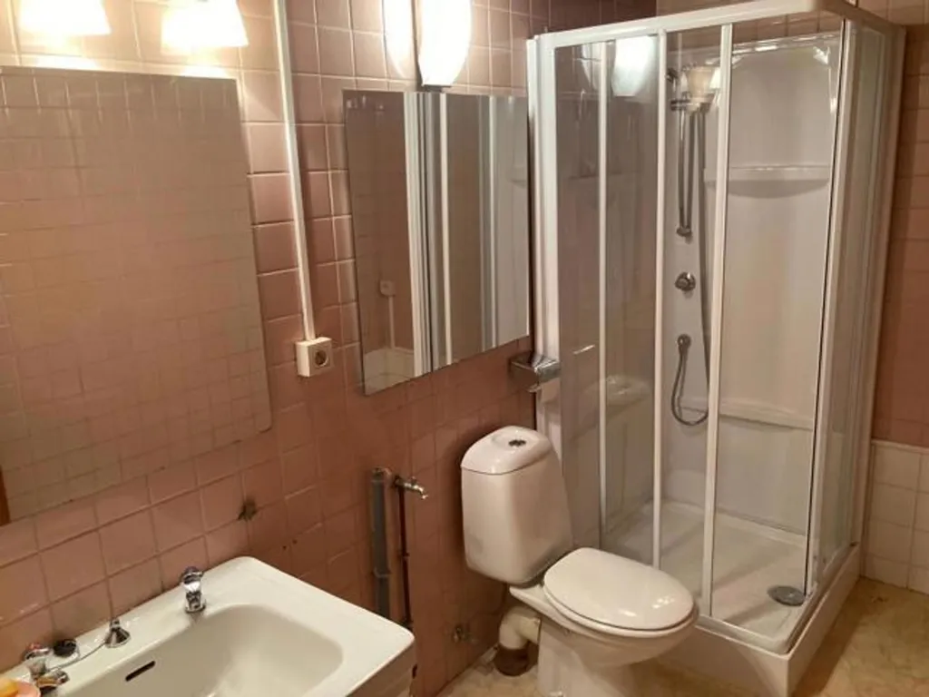 Bagni - Spacious Apartment with Terrace in Charleroi