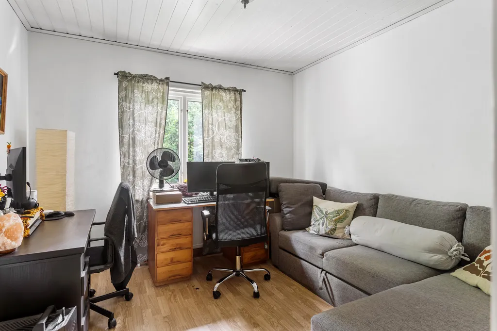 Office - 1-Storey Villa with Garden in Alberga
