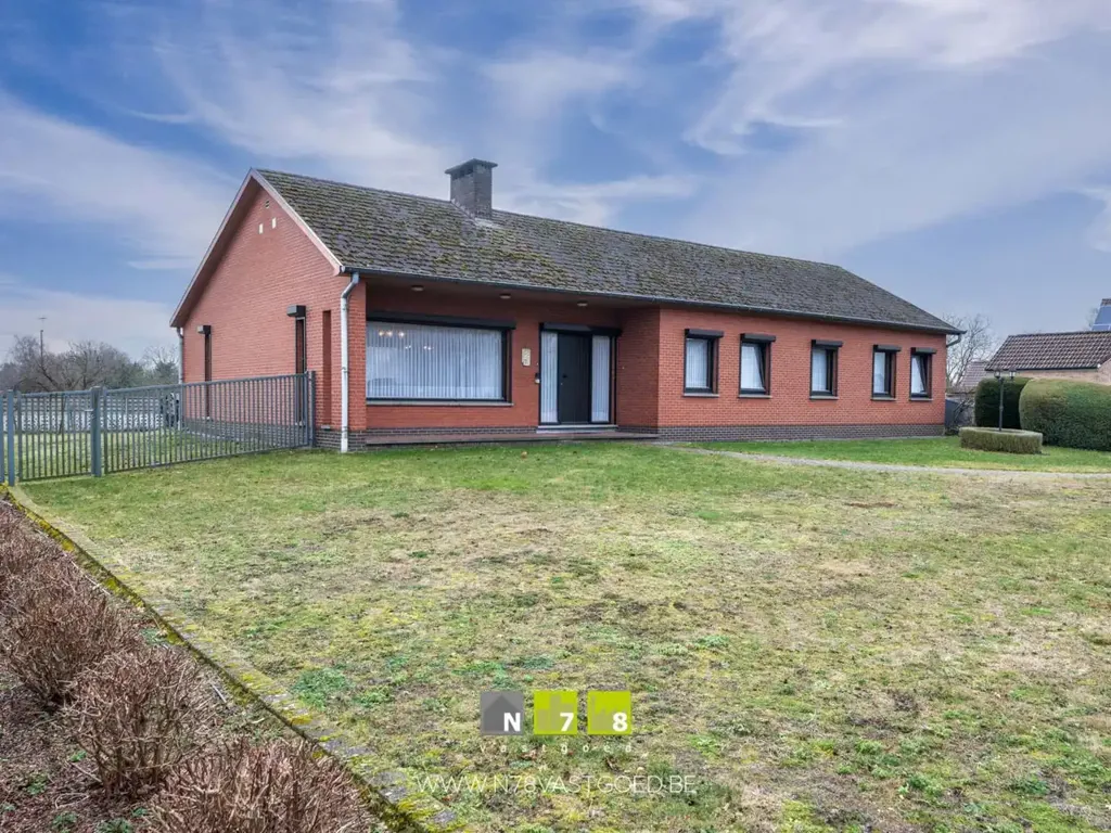 Extérieur - Villa Indépendante avec Terrasse à Maaseik