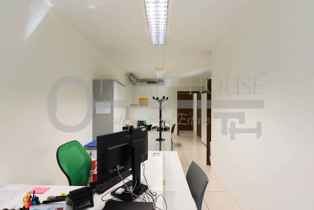 Kabinet - Office with Lake View in Como