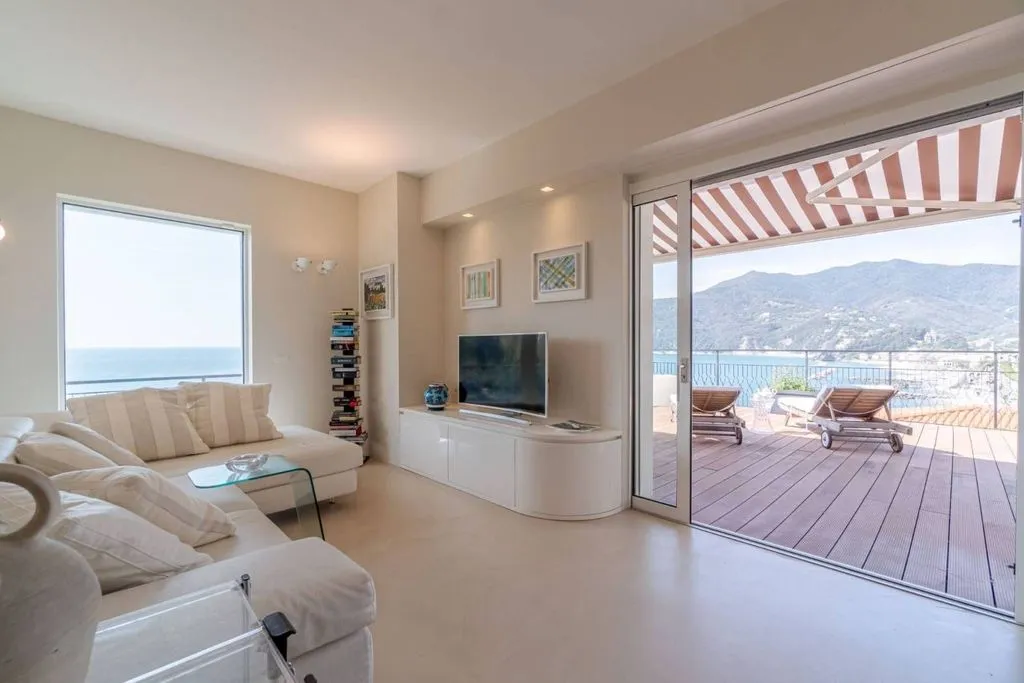 Elutuba - Luxury Flat with Seafront Terrace in Moneglia