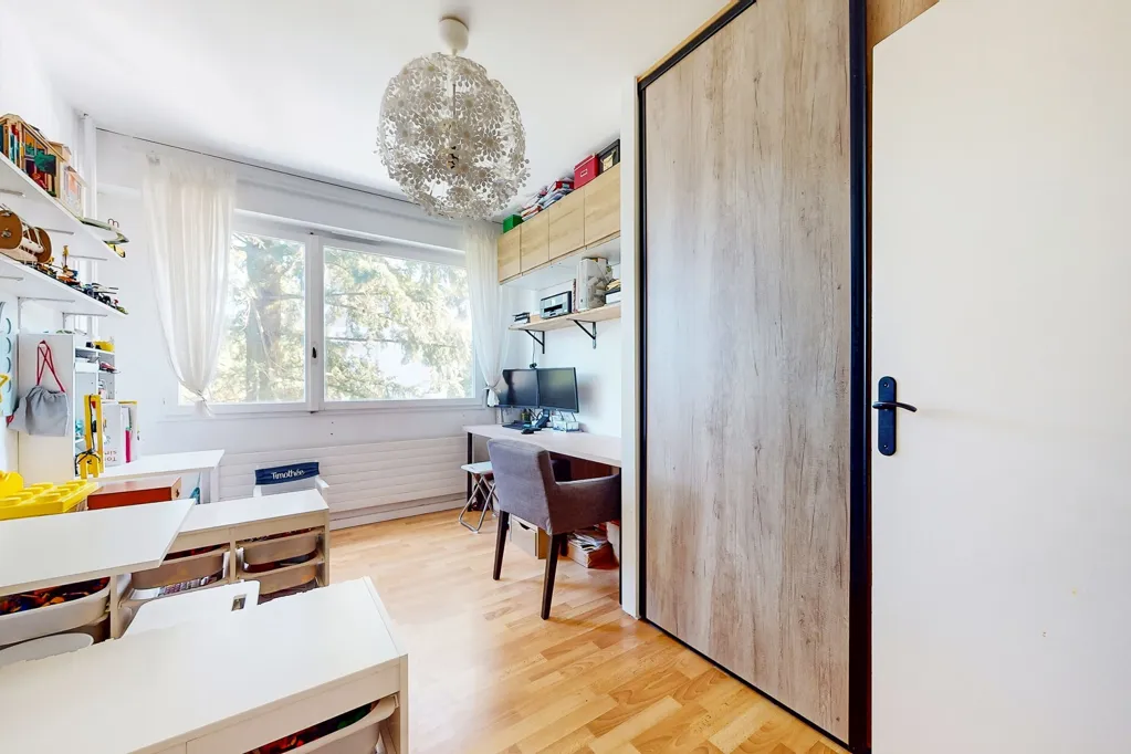 Magamistoad - T4 Flat with Balcony and View in Tassin