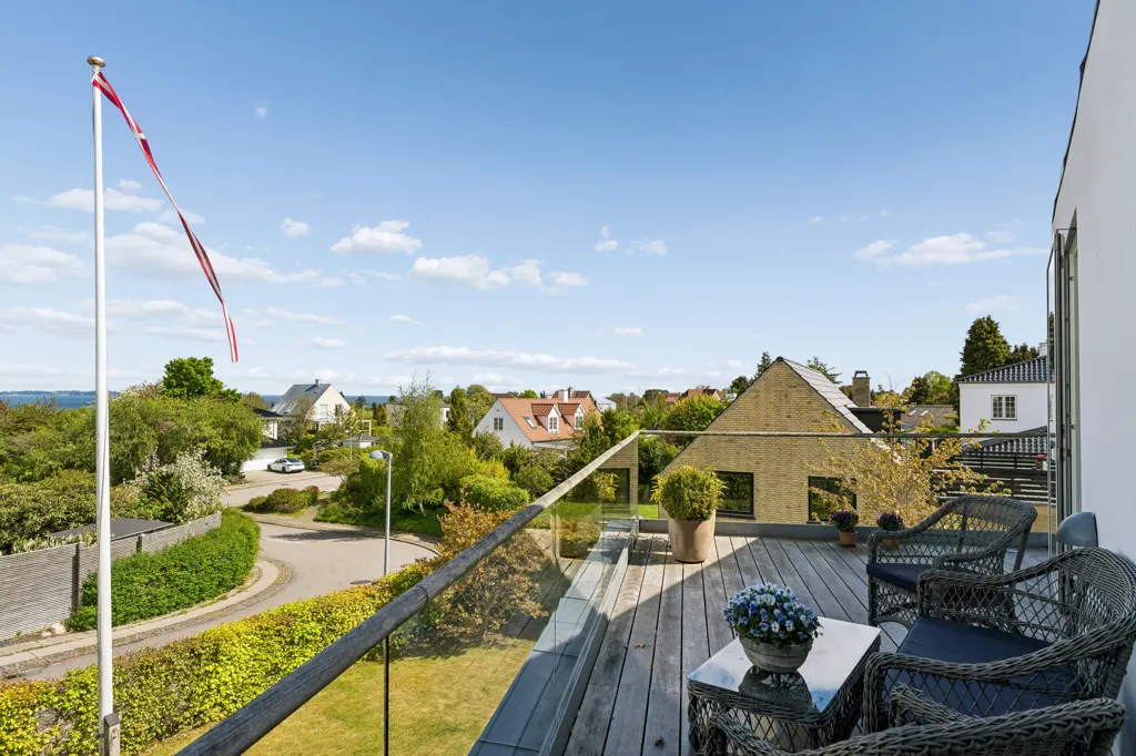 Balcon - Architect-Designed Villa with Øresund View in Rungsted Kyst