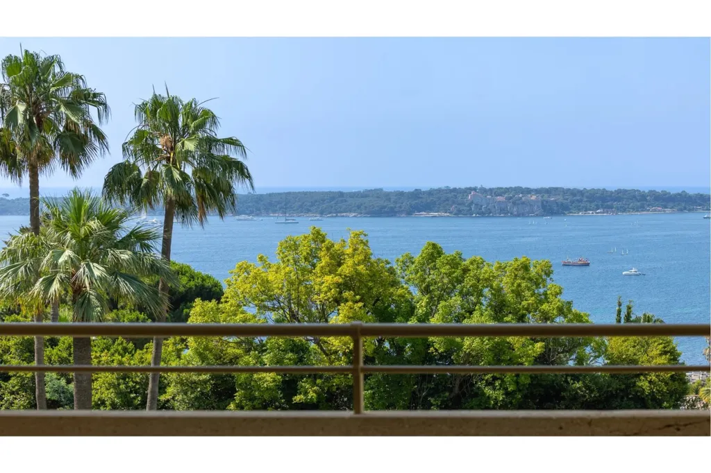 Terrace - Luxury Apartment with Pool in Californie, Cannes