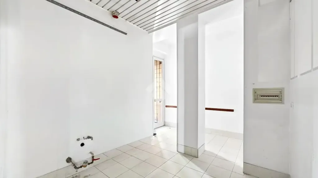 Ingresso - Spacious Apartment with Balcony in Brescia